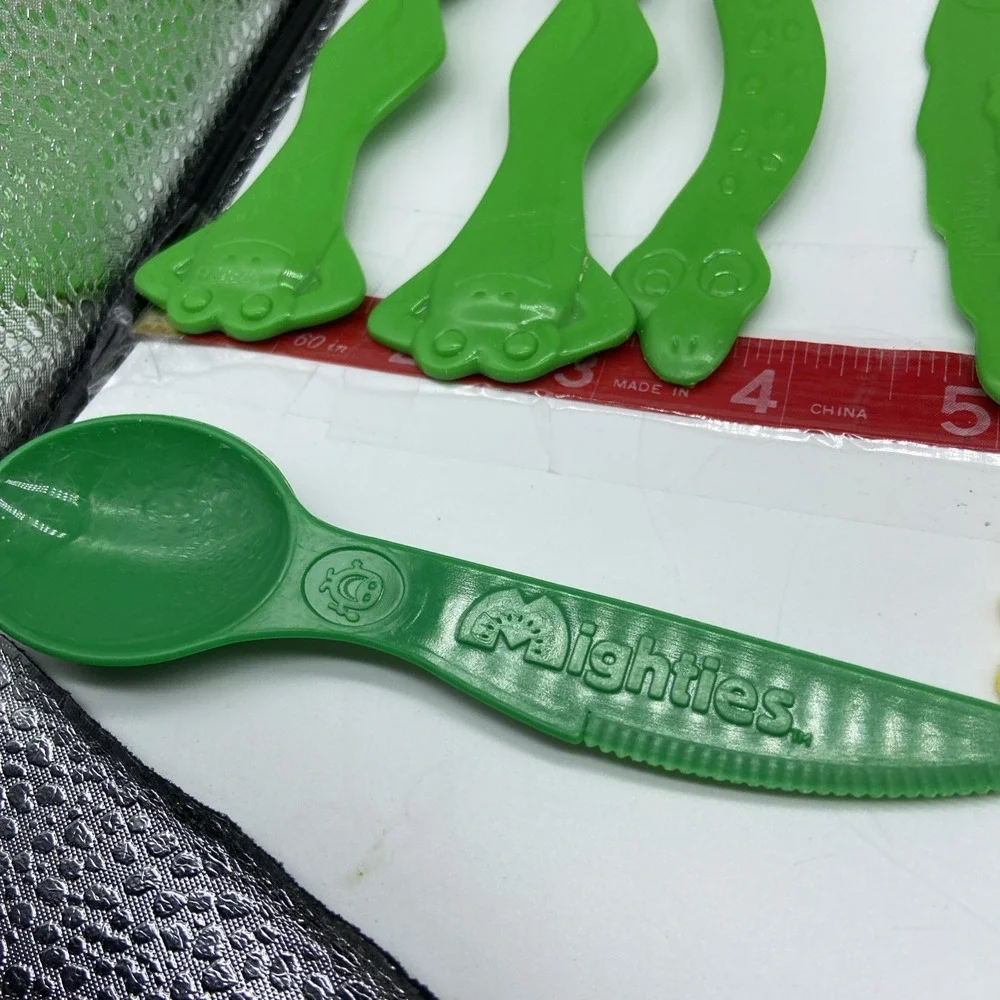 Hefty Zoo Pals Mixed Utensils (21) Dixie (2) And (1) Mighties Pink Brown Blue